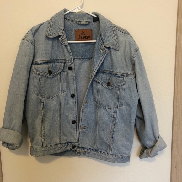 Urban Outfitters Jackets & Blazers - Slightly oversized denim jacket